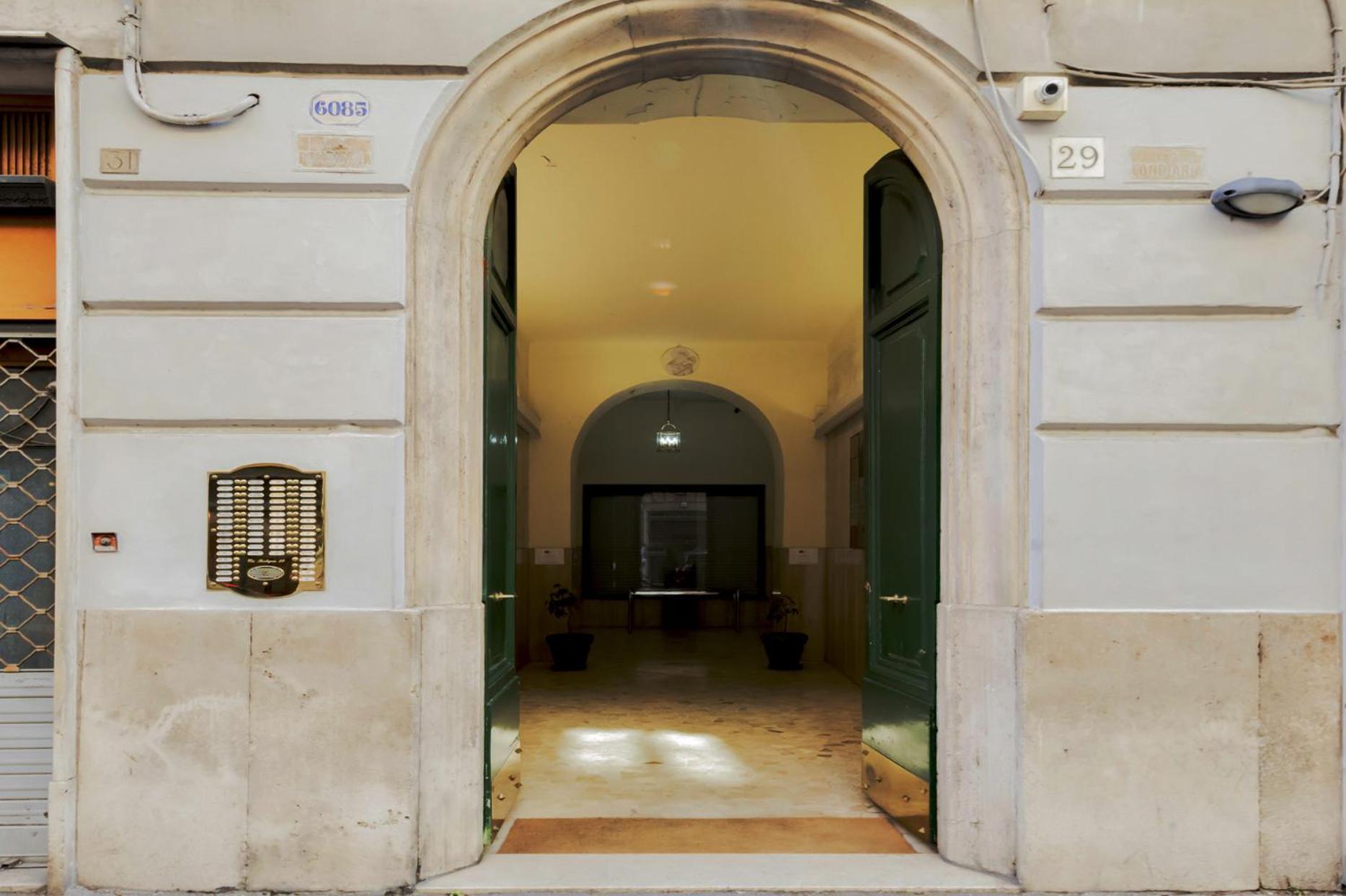 Live Rome Loft Borghese Apartment Bagian luar foto